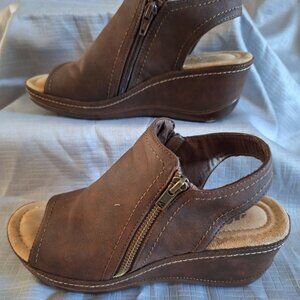 Cliffs Farrell Wedge Sandal